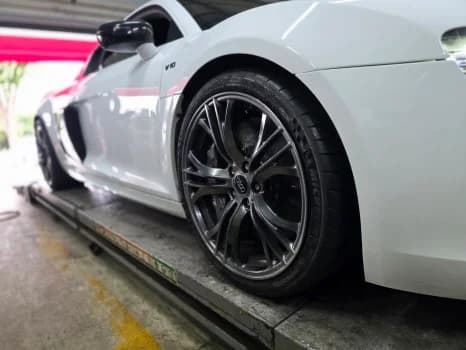 R8 타이어교체2